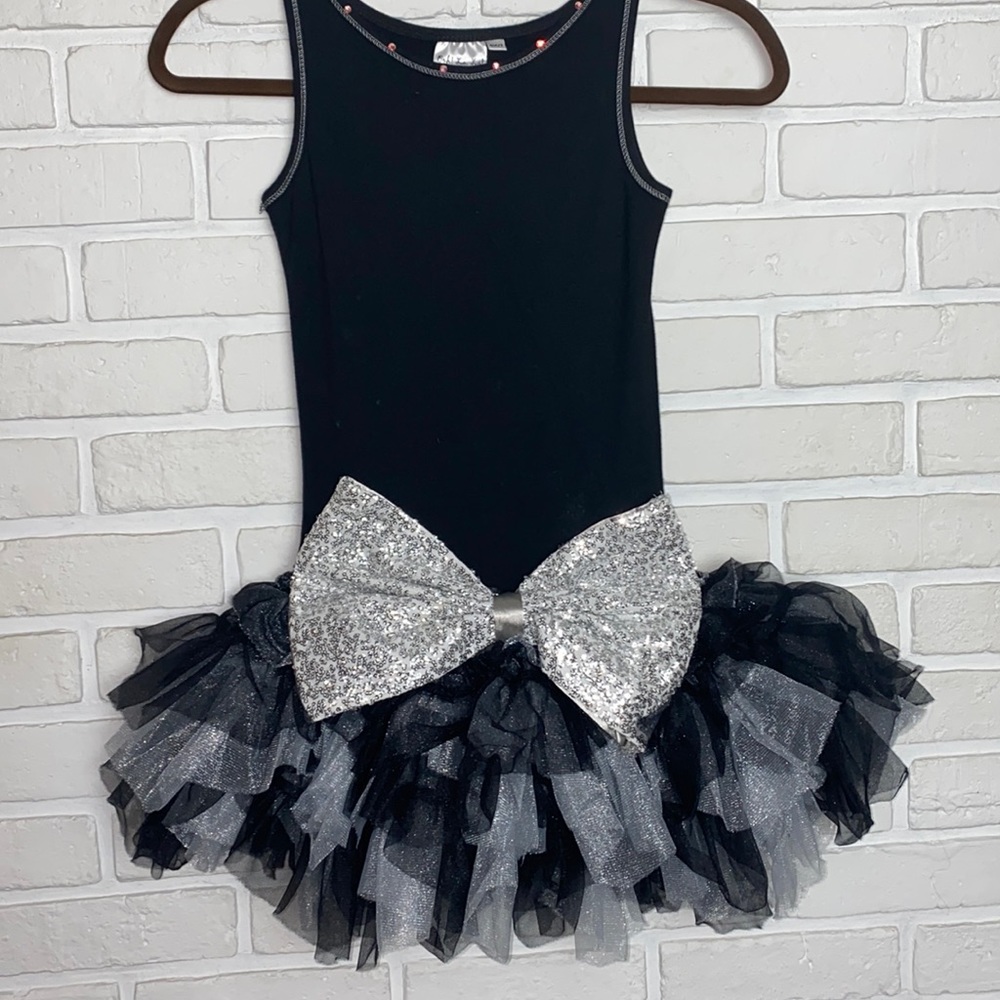 Ooh! la La couture dress. Black and silver: beautiful big bow.